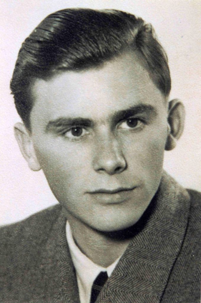 Arnold Jäger jun. tritt als Lehrling in die Firma ein